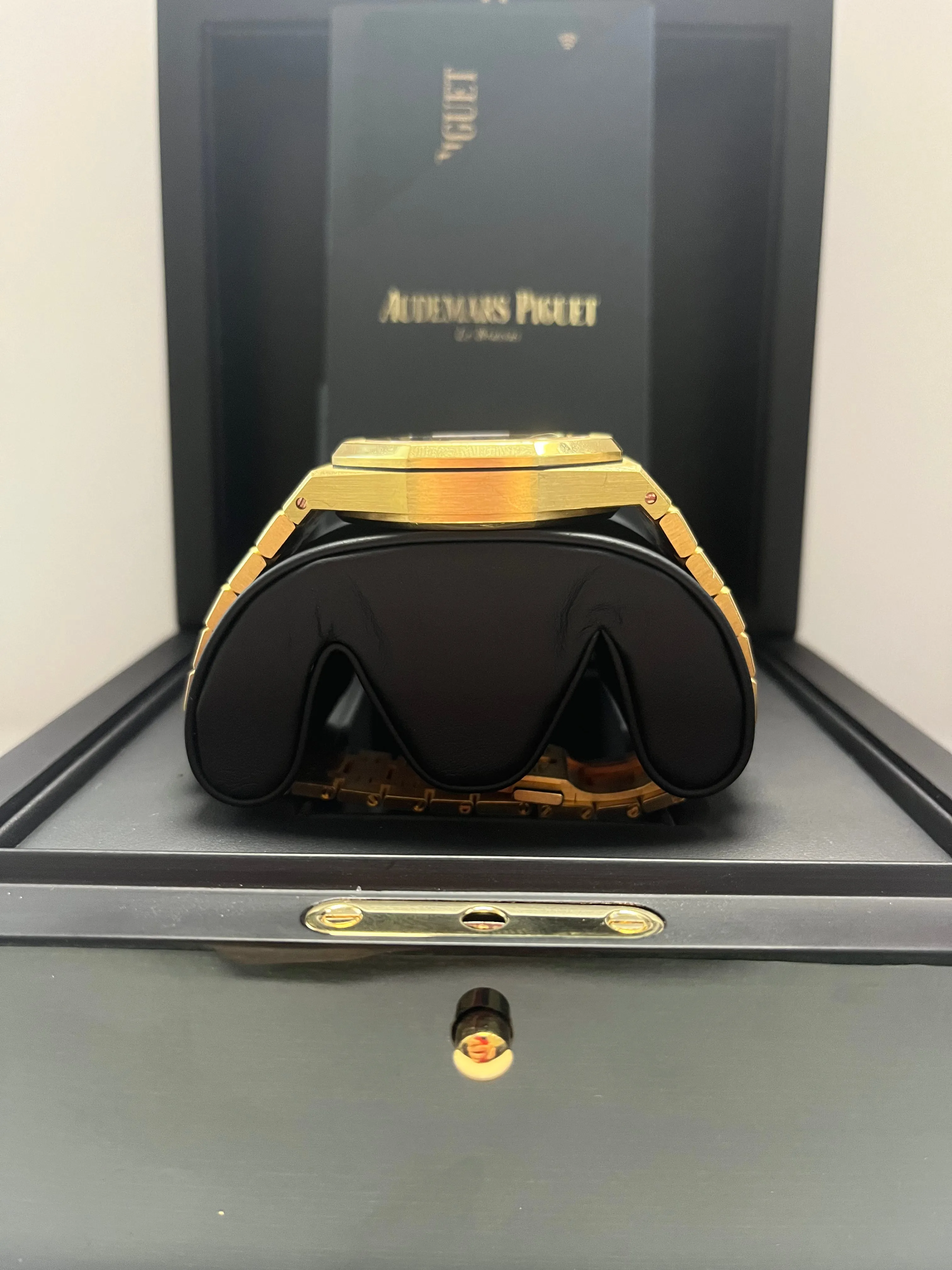 Audemars Piguet Royal Oak Selfwinding Chronograph 42mm/ 18k Yellow Gold/ Blue Dial/ Yellow Sub-Dials (Ref # 26331BA.OO.1220BA.01)