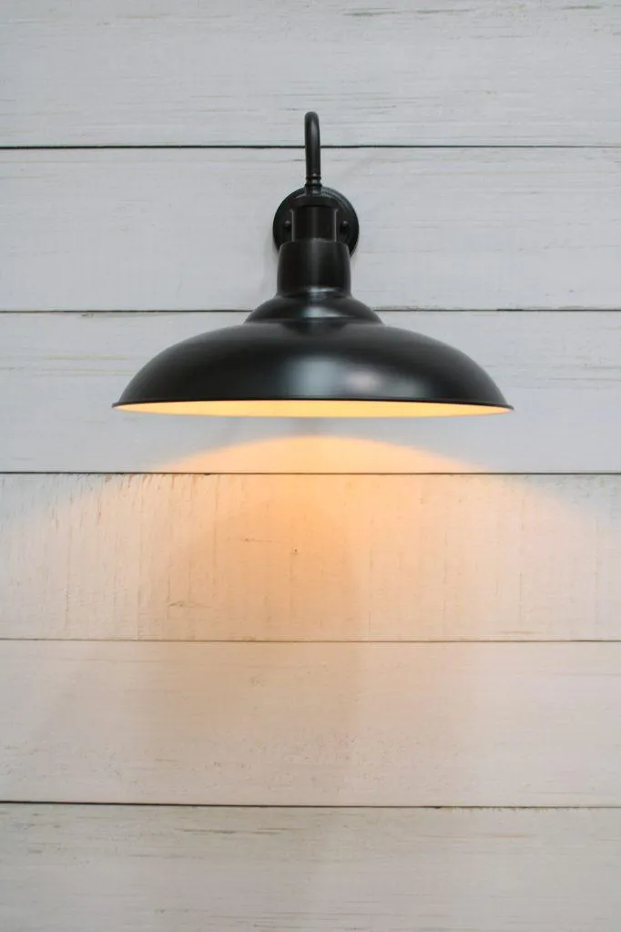 Bullpit Wall Light