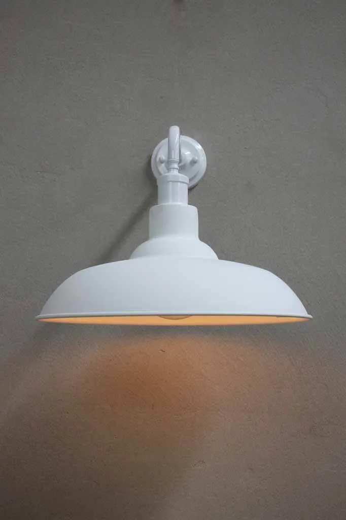 Bullpit Wall Light