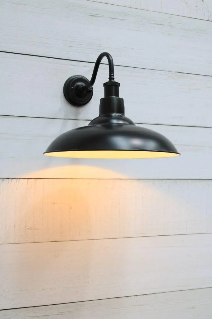 Bullpit Wall Light