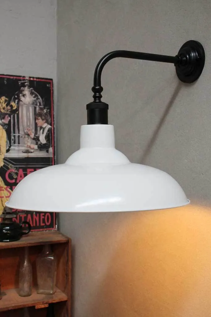 Bullpit Wall Light