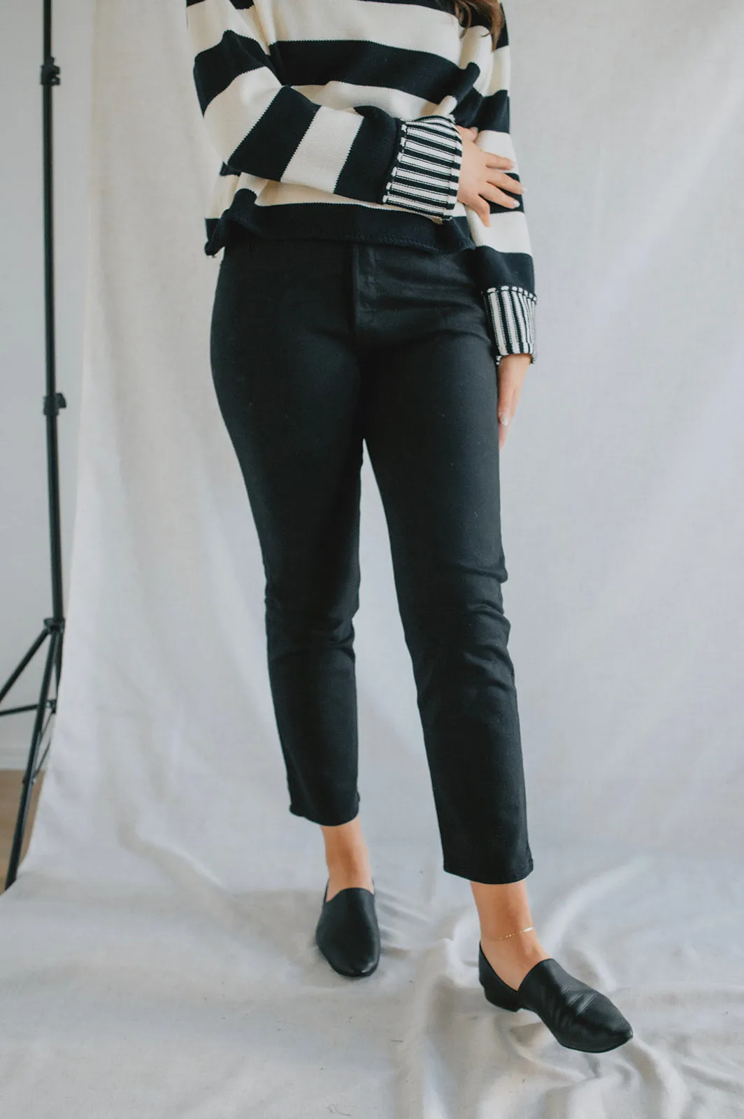 The 501 Original Cropped Jeans by Levi's - Black